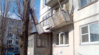 В Балаково ищут родственников владельца квартиры с обвалившимся балконом