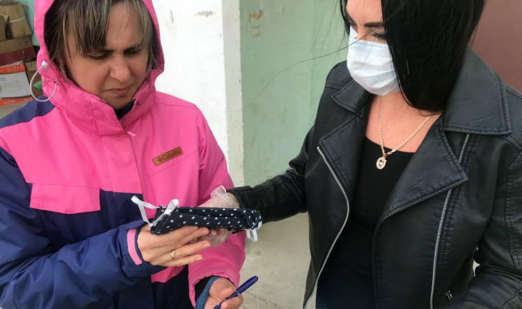 Звоните на горячую линию: волонтеры в Балаково оказывают помощь пожилым людям