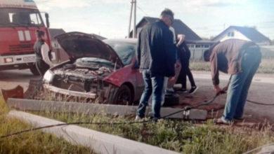 В Балаково Рено столкнулся с Ниссаном пострадал столб