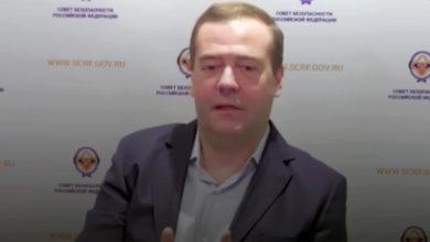 Медведев раскритиковал режим самоизоляции