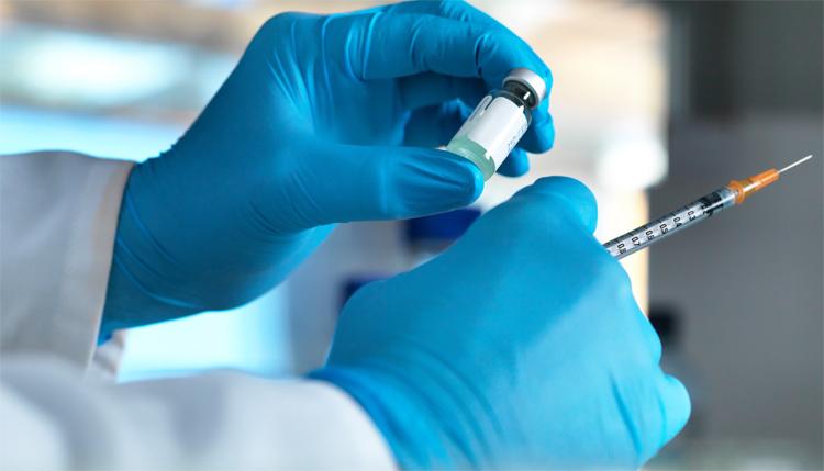 Первая российская вакцина от коронавируса дала 144 побочных эффекта