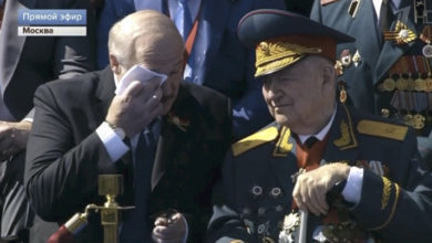 Лукашенко расплакался на параде Победы