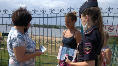 Балаковские полицейские и члены Общественного совета при МВД вышли к людям на пляж с предостережениями