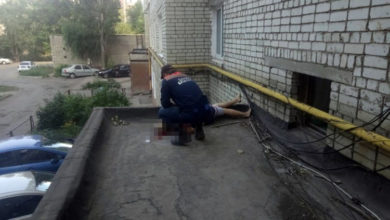 В Балаково после падения с восьмого этажа погиб 23-летний парень