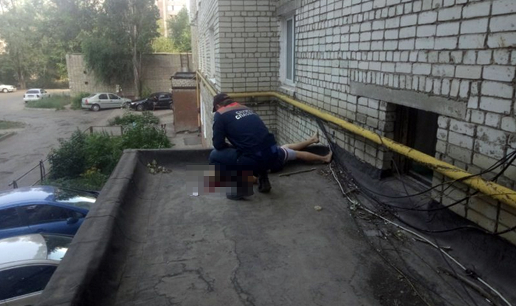 В Балаково после падения с восьмого этажа погиб 23-летний парень