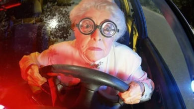 Слепая глухая 80-летняя бабка на «ржавом корыте» бьет автомобили в Балаково