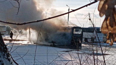 В Балаково сгорел автобус рядом с заводом где погибли люди