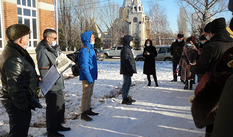 Живая память: в Балаково открыли мемориальную доску в память Николая Грибанова
