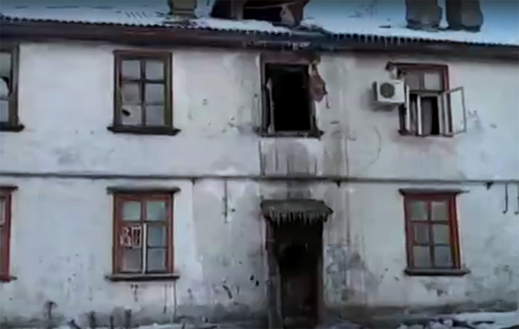 В Балаково подожгли жилой двухэтажный дом