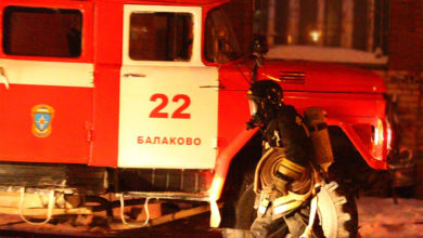 Вчера в Балаково два пожарных расчета тушили пожар на Шевченко
