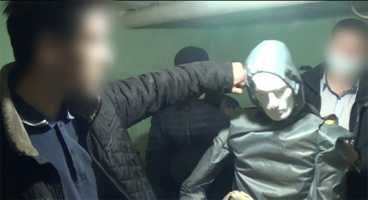 21-летний парень в Горном изрезал голову сожителю своей родственницы