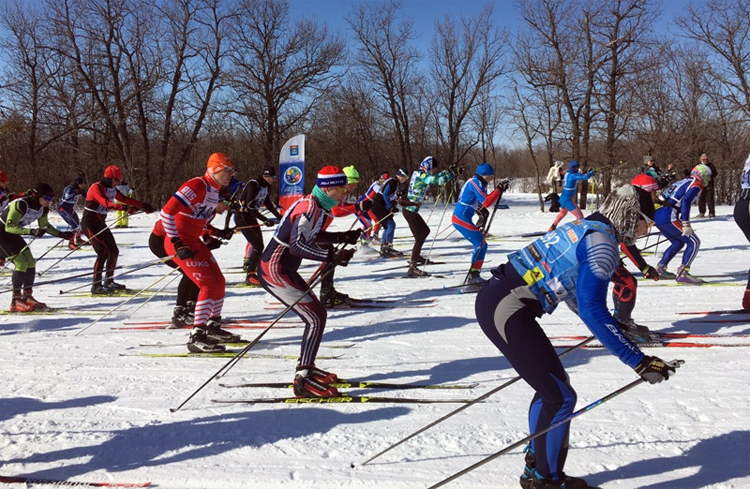 На лыжном фестивале в Балаково отличились балаковские девушки