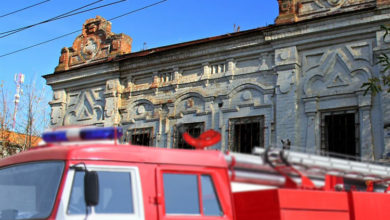Неспокойный день для балаковских пожарных: горели дом, историческое здание и подземный гараж