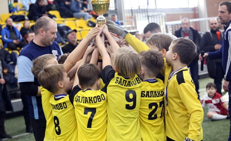 Балаковские 10-летние парни обыграли сильнейшую футбольную команду из Тольятти