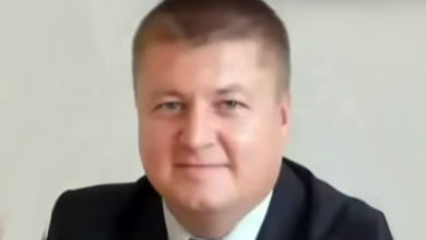 Министр здравоохранения прятал миллионы в деревянном туалете