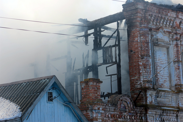 На пожаре в Балаково погиб пожилой мужчина