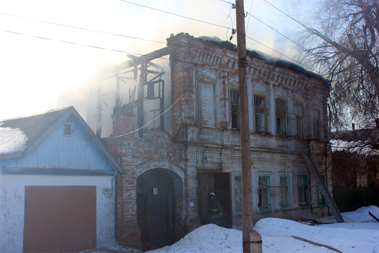 На пожаре в Балаково погиб пожилой мужчина
