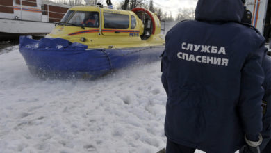 Спасатели в Балаково эвакуировали двух рыбаков и обнаружили труп