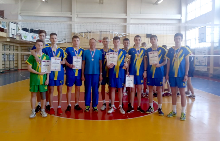 Волейболисты из СШОР «Балаково» привезли из Волгограда серебро Открытого кубка