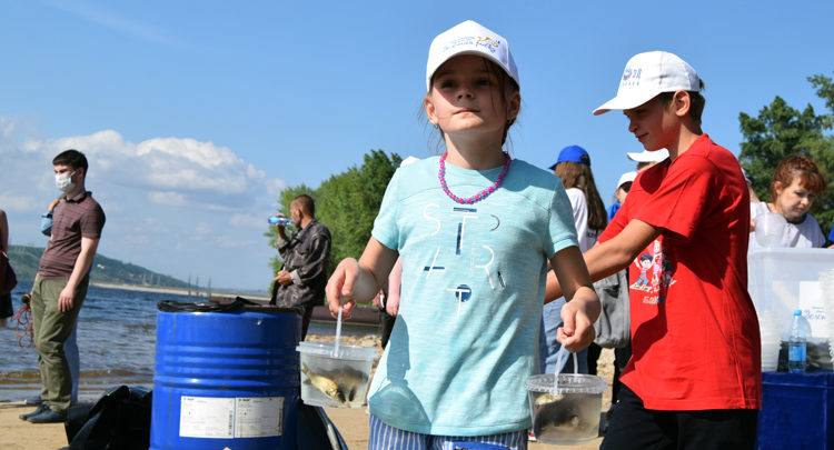 Плыви рыбка, живи Волга! «ФосАгро» поддерживает экологический баланс великой русской реки