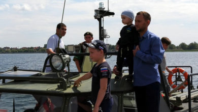 В Балаково пришвартовалась 100-метровая понтонная цепь