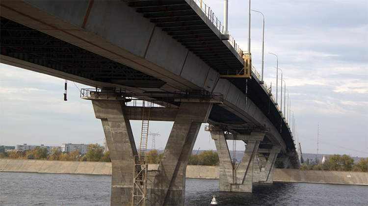 Упавшая с Моста Победы в Балаково женщина до сих пор не найдена