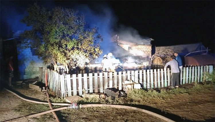 В страшном пожаре в селе Наумовка погибли двое взрослых и трое детей