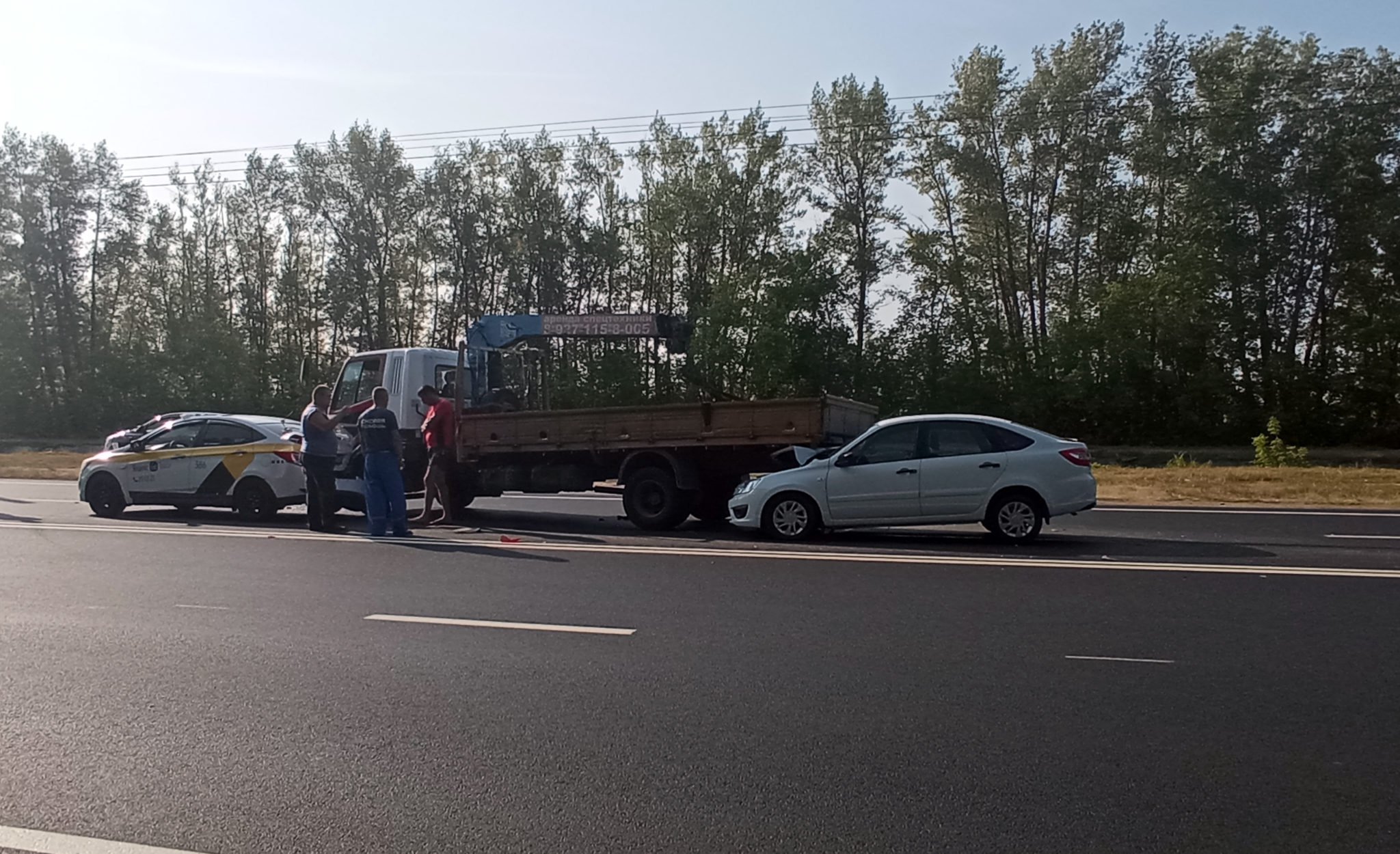 Что случилось в балаково. Автомобиль между фурами. Происшествия в Балаковском районе.