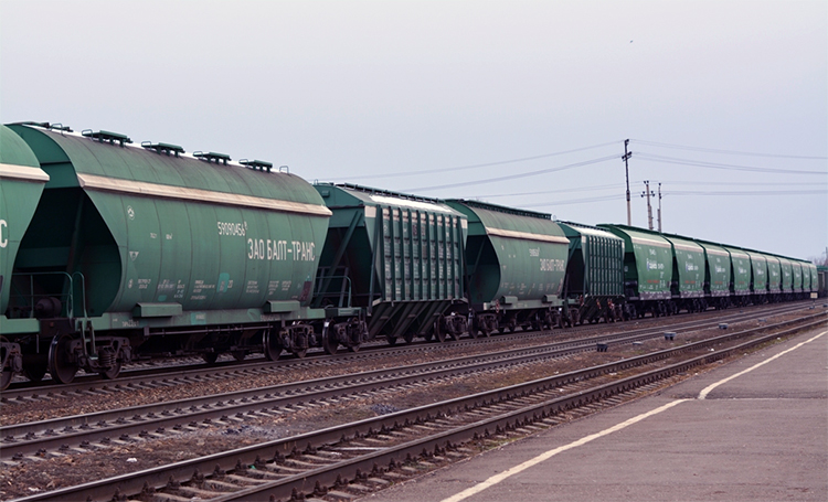 По железной дороге в Саратовской области стали перевозить меньше зерна и больше черных металлов