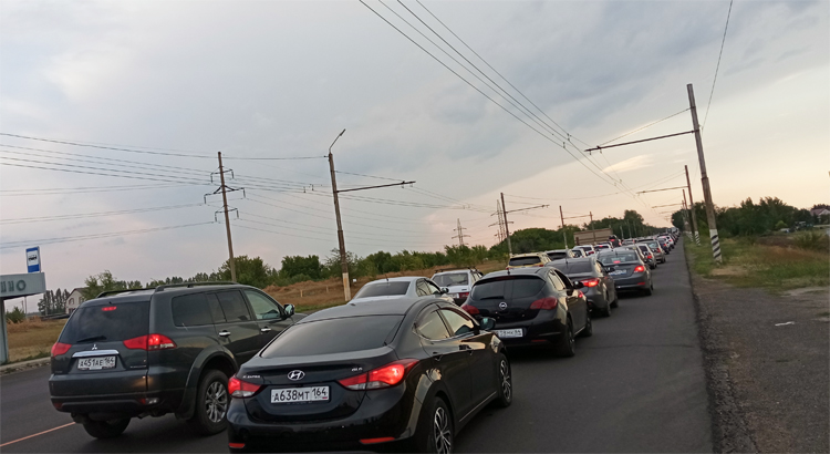 На дороге с Балаковской АЭС образовалась огромная пробка