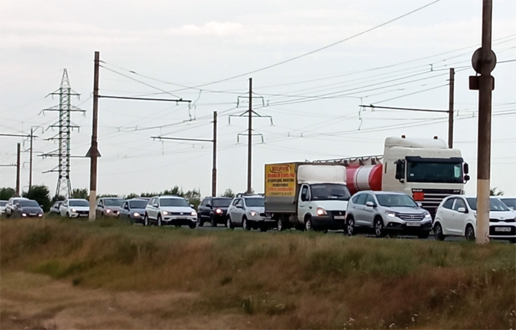На дороге с Балаковской АЭС образовалась огромная пробка